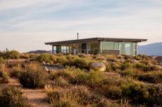 views of Linda Taalman house, a modernist prefab house in the california desert