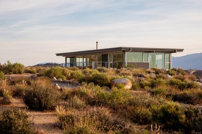 views of Linda Taalman house, a modernist prefab house in the california desert