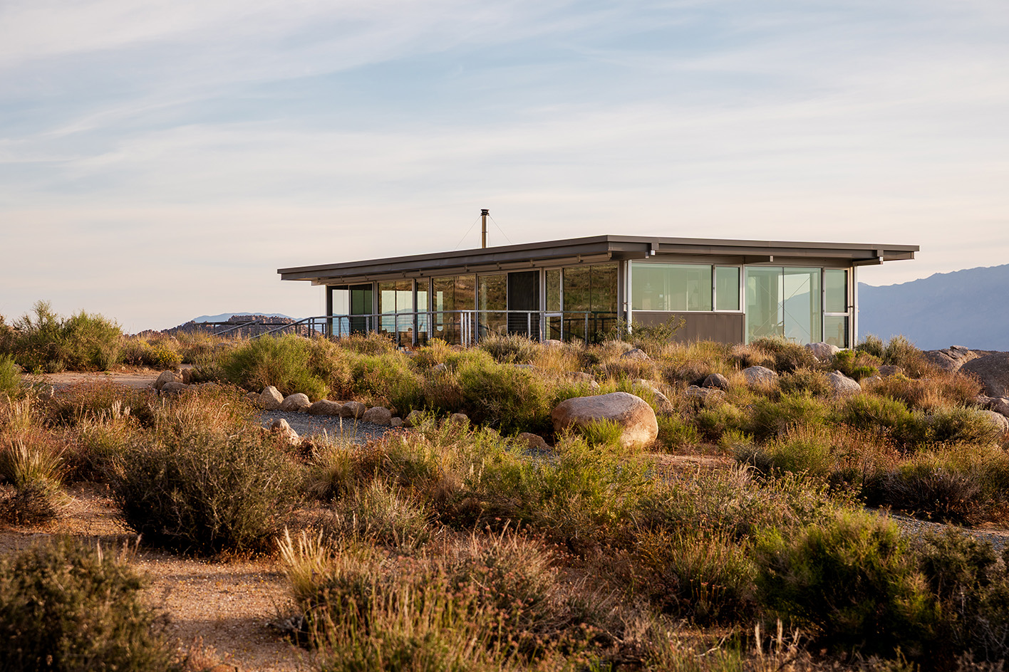 views of Linda Taalman house, a modernist prefab house in the california desert