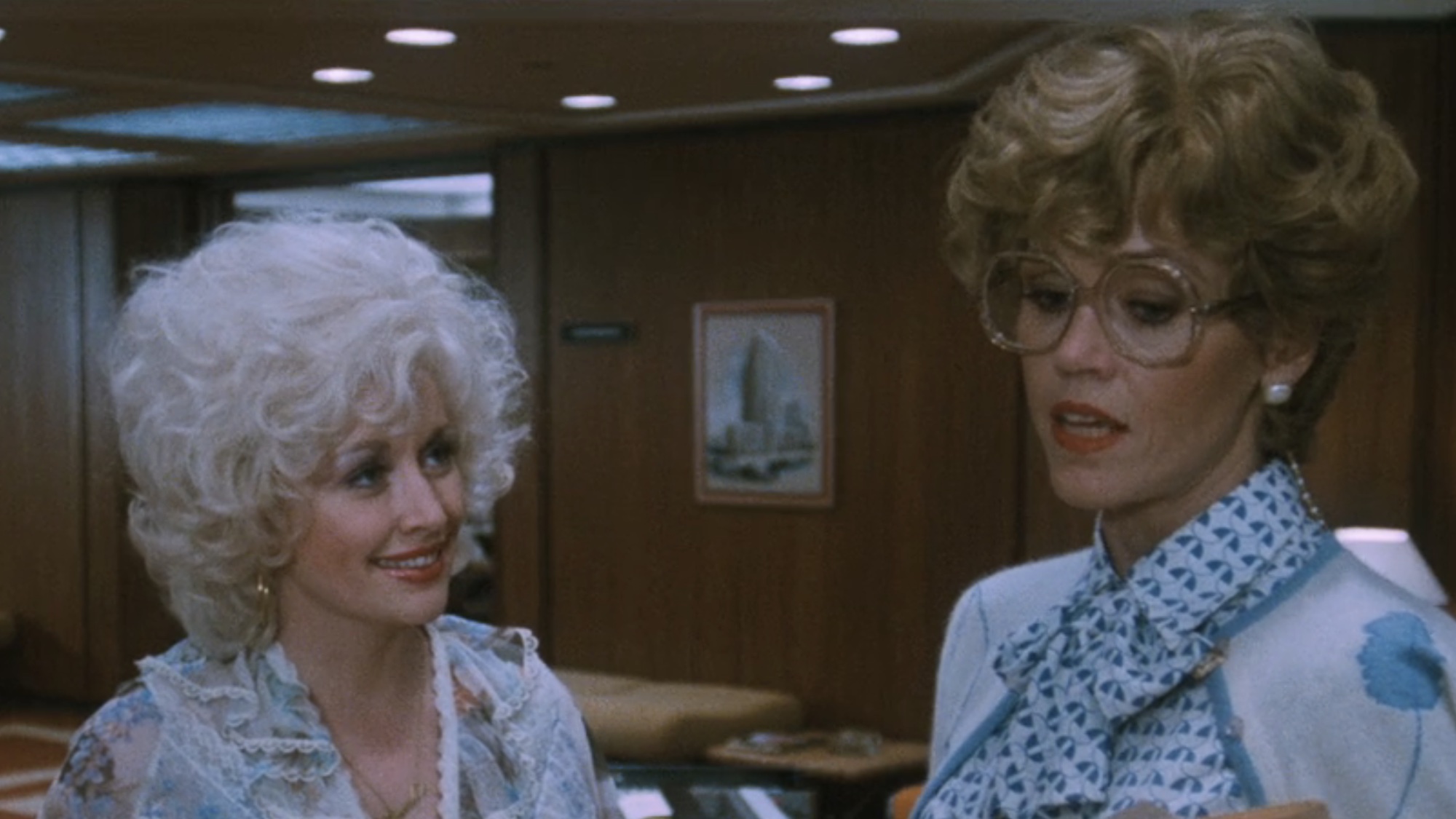 Dolly Parton smiling at Jane Fonda in 9 to 5. 