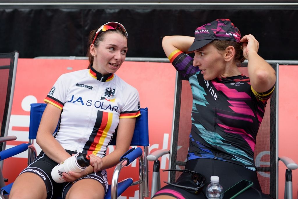 Liane Lippert (German National Team) and Lisa Brennauer (Canyon-SRAM)