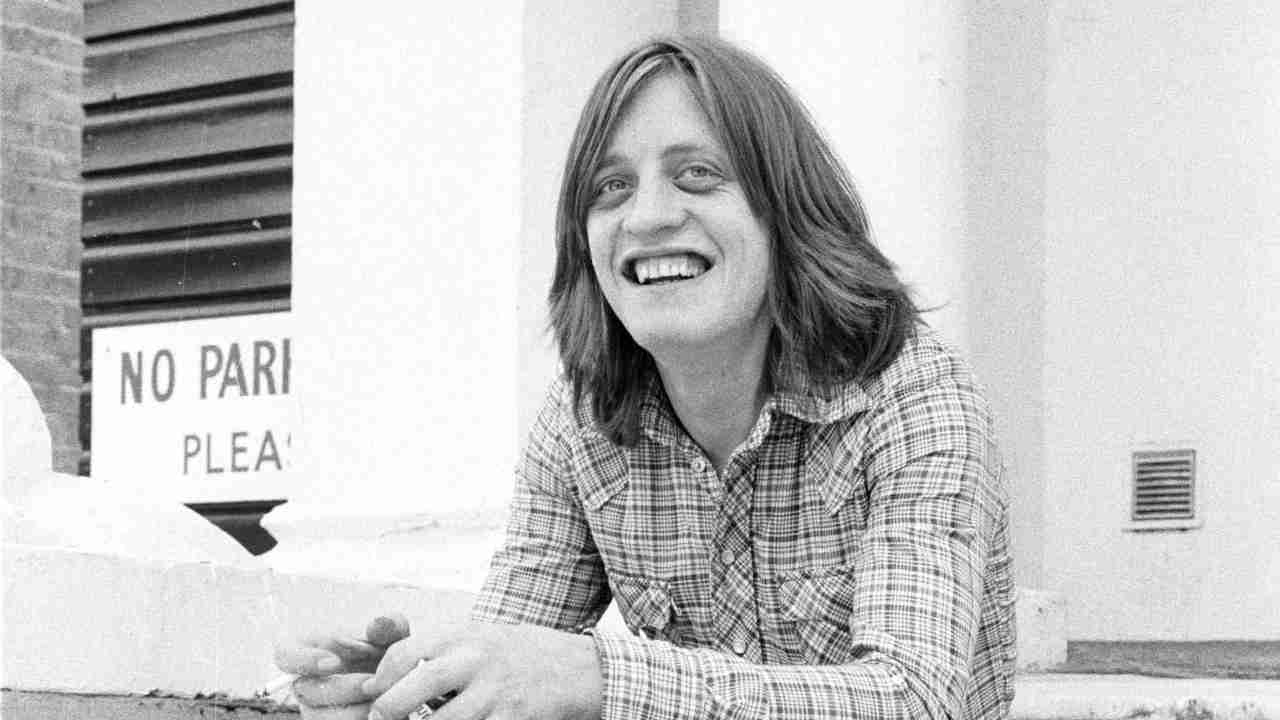 Jess Roden posing for a photograph in the 1970s