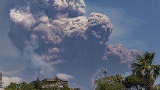 A photograph of the Mount Etna eruption ash cloud rising above Catania.
