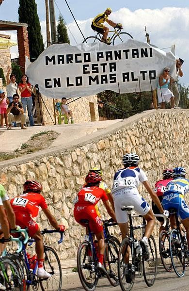 Passing a Pantani shrine on the climb over Alto del Castillo