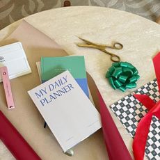Journal prompts: A planner from Papier