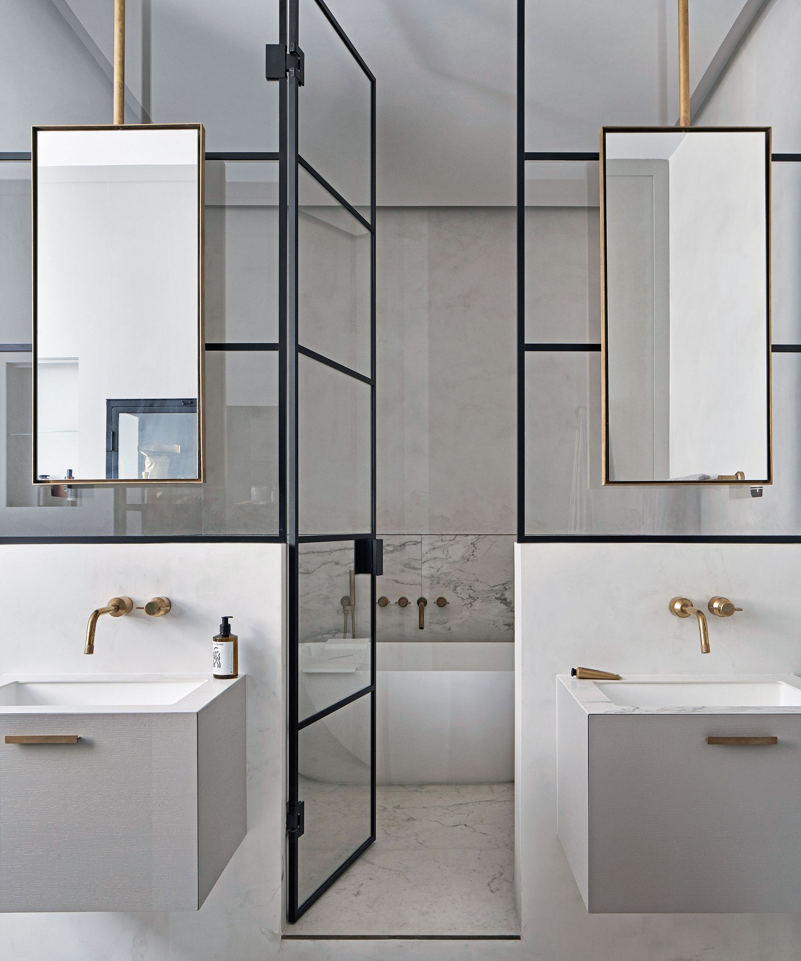 18 bathroom layout ideas interior designers swear by | Homes and Gardens