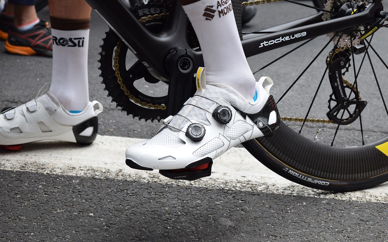 Romain Bardet also wears custom shoes from French brand Mavic