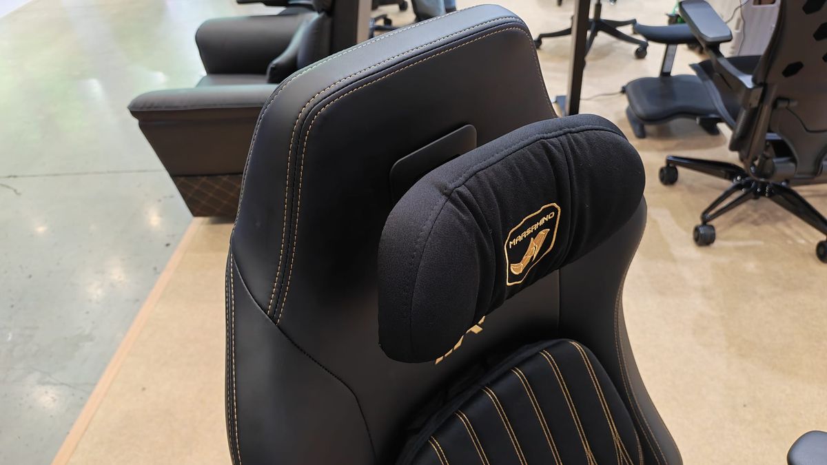 The adjustable headrest on a MarsRhino gaming chair