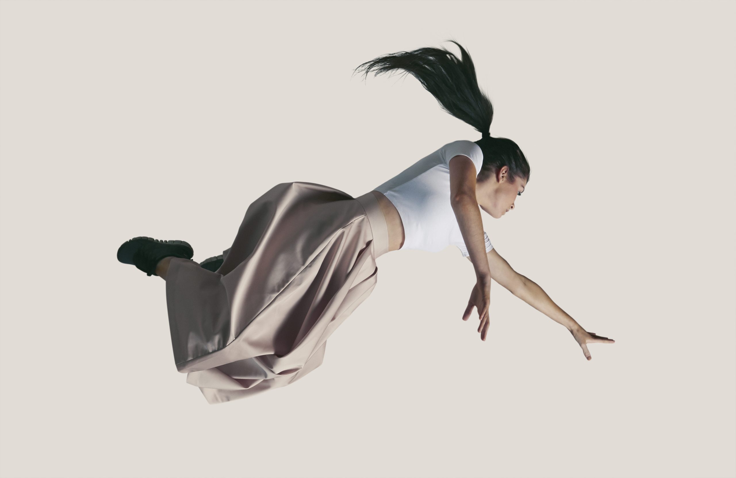 woman falling through the air - dream meanings
