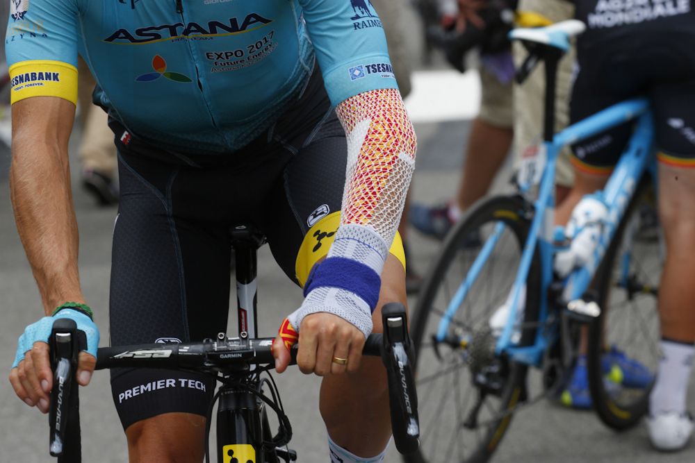 Jakob Fuglsang eventually gave in to his injuries and abandoned the race