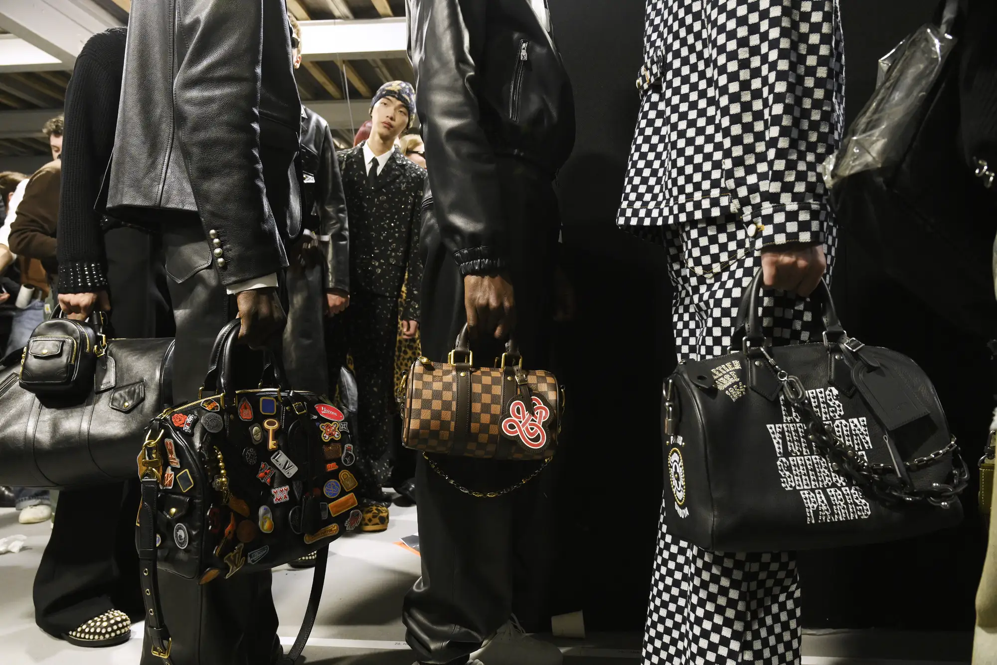 BLE19.menswear_leather.LOUISVUITTONMENrsquoSFALLWINTER2025SHOWBACKSTAGE5