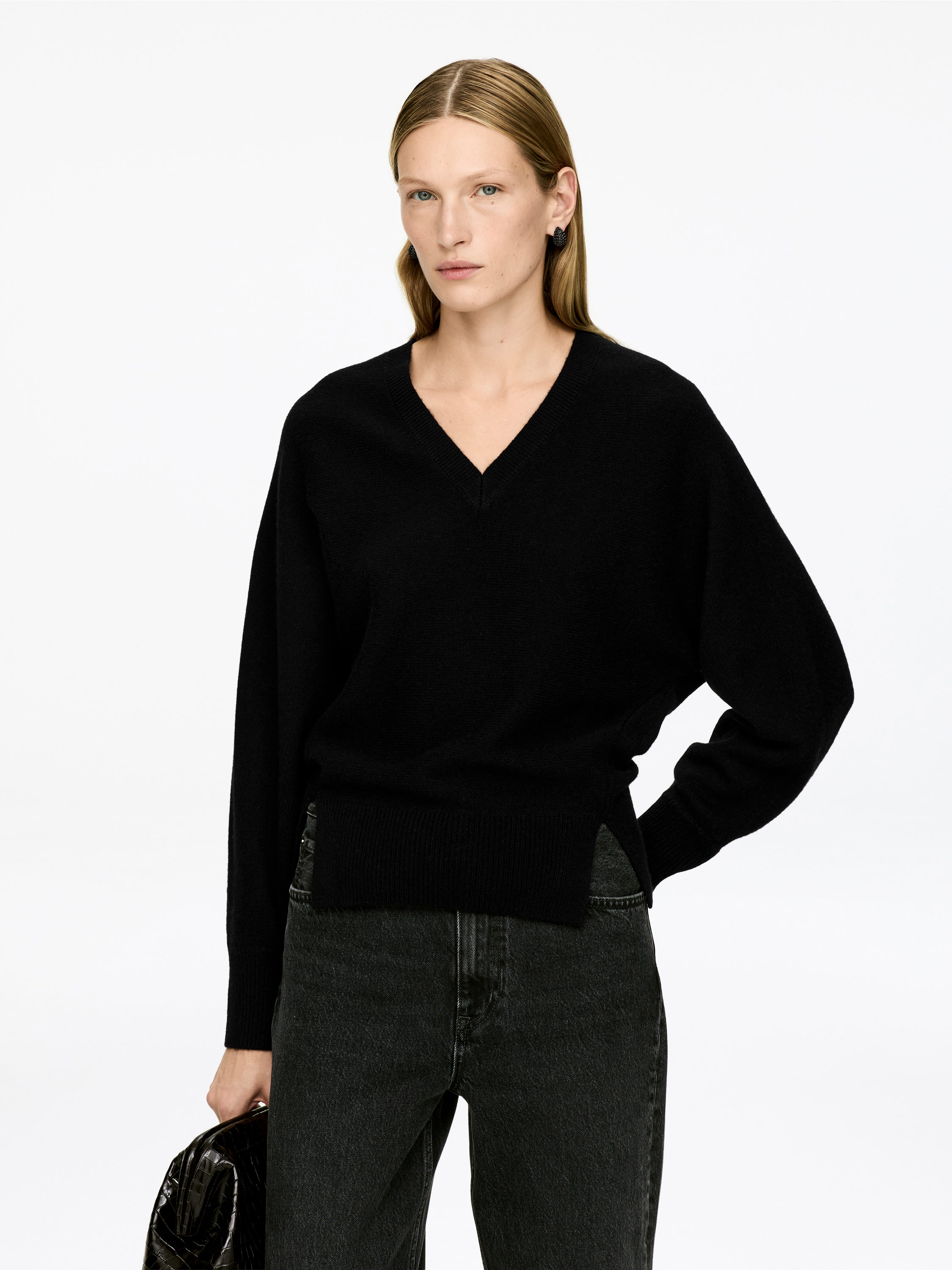 Pure Cashmere V-Neck Jumper &amp;ndash; Black &amp;ndash; Women &amp;ndash; Arket Gb