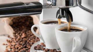 Black Friday coffee maker deal | Coffee machine making two espressos