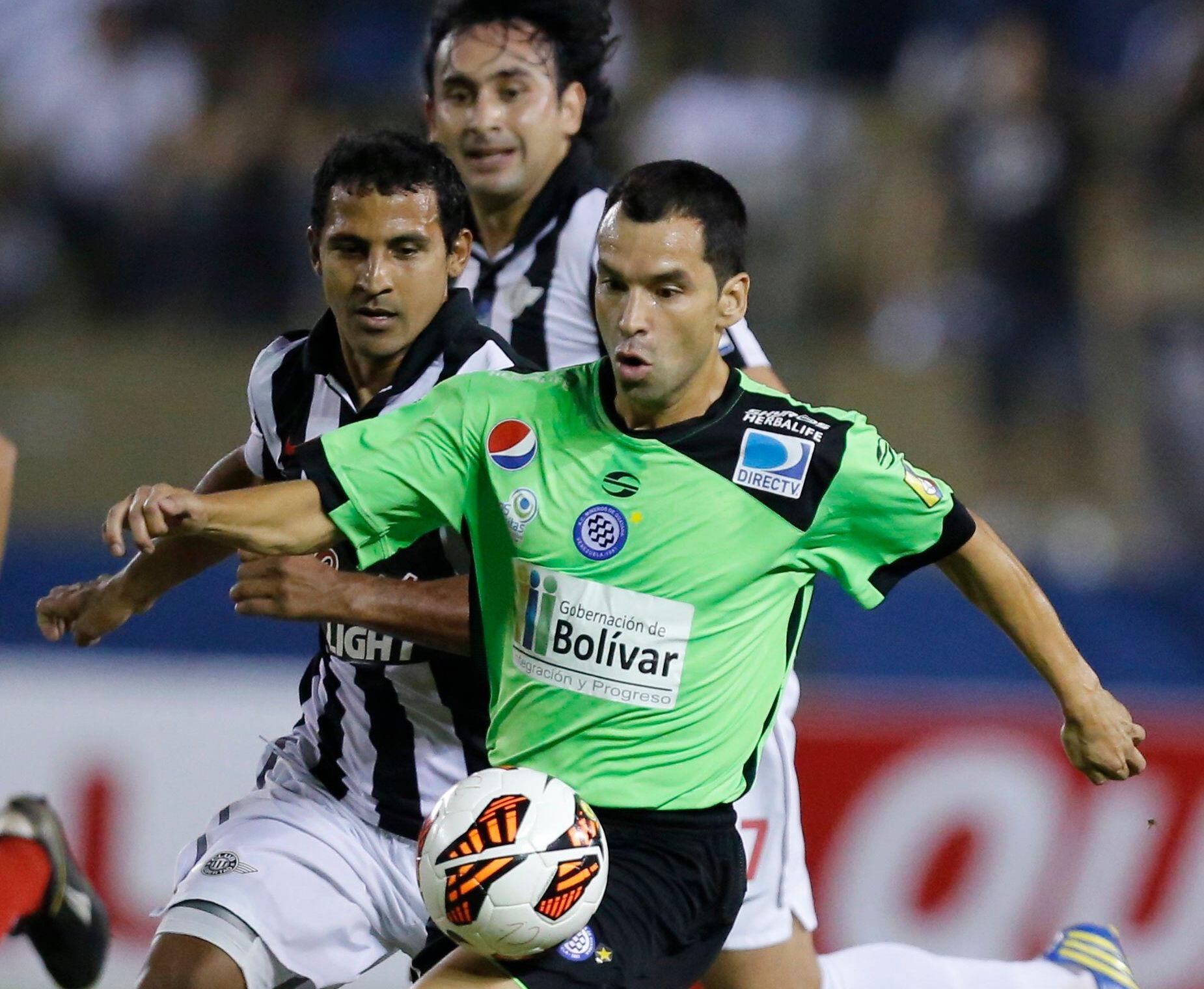 Ricardo Paez playing for Mineros of Venezuela in 2013