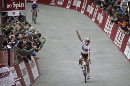 Lizzie Armitstead (Boels-Dolmans) wins Strade Bianche