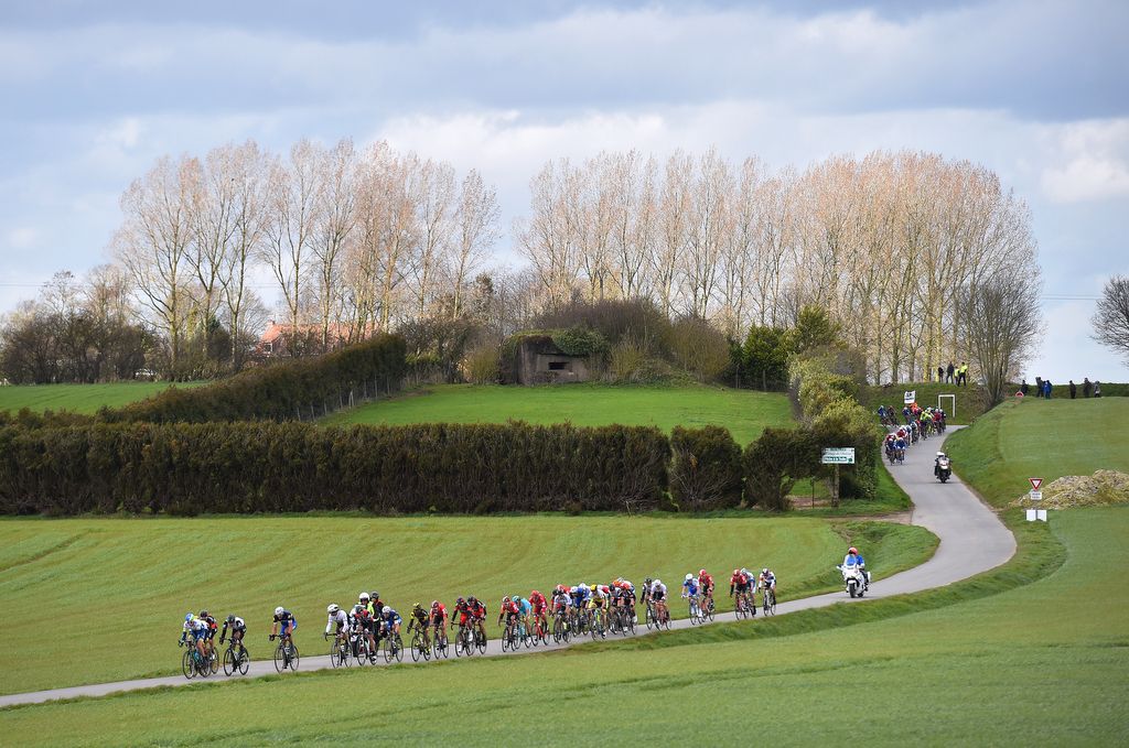 The Gent-Wevelgem peloton