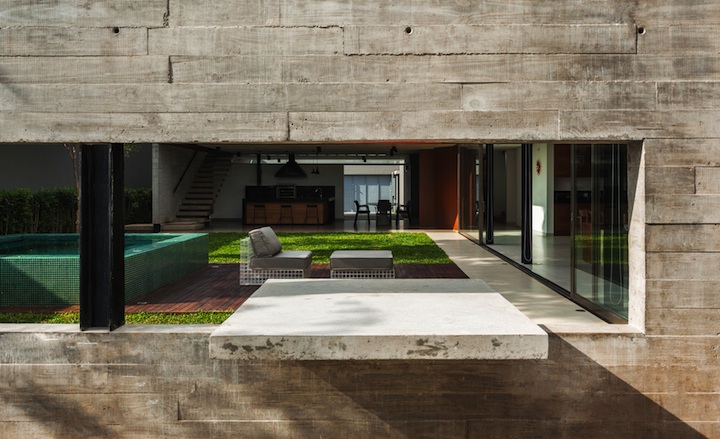 A long concrete wall on the north-western end of the house frames the barbecue area at the opposite end