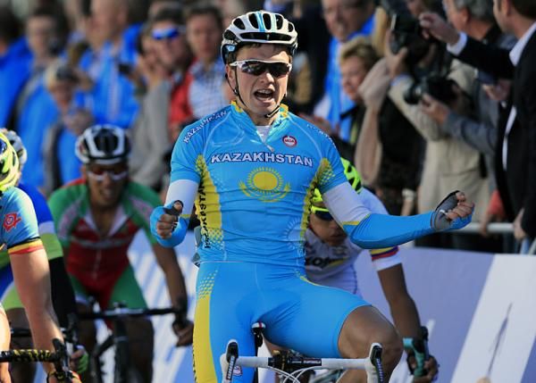 An ecstatic Alexey Lutsenko (Kazakhstan) has just won the U23 men's road race world championship.