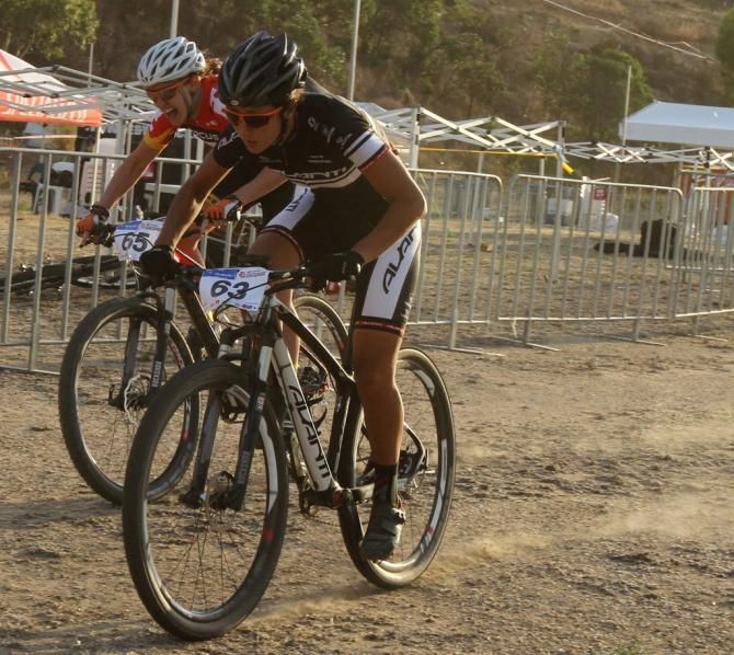Rowena Fry holds off a fast finishing Sarah Holmes to win the women's eliminator final