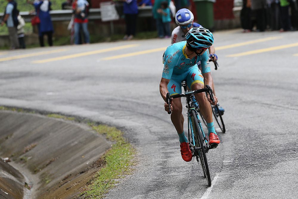 Miguel Angel Lopez (Astana) is about to go clear