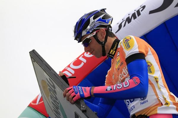 Diego Ulissi (Lampre-ISD) signs on for stage 4.