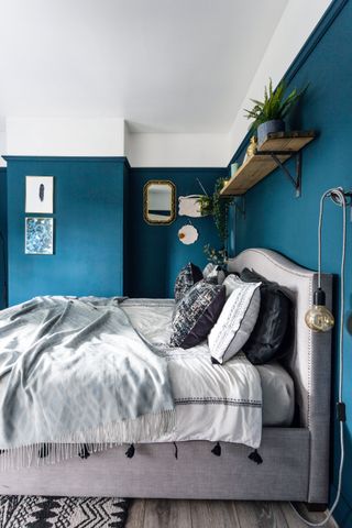 Blue bedroom with grey bed and white ceiling