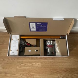 Dyson V8 Absolute components in the original box