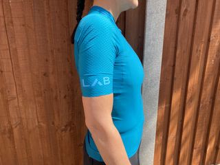 Side on view of the dhb Aeron Lab Raceline Women's Short Sleeve Jersey 3.0