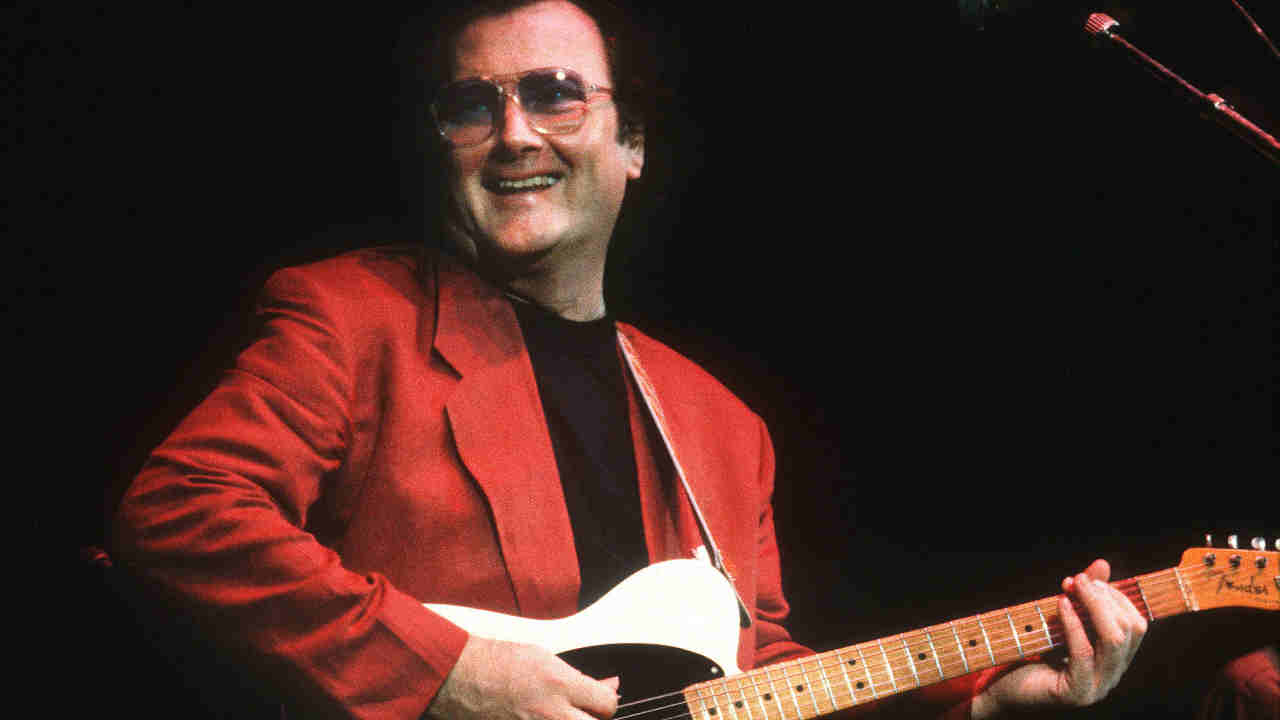 Gerry Rafferty performing onstage in 1993