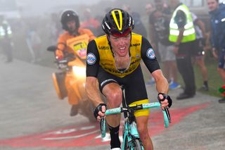 Steven Kruijswijk climbs through the fog during stage 17 at the Vuelta