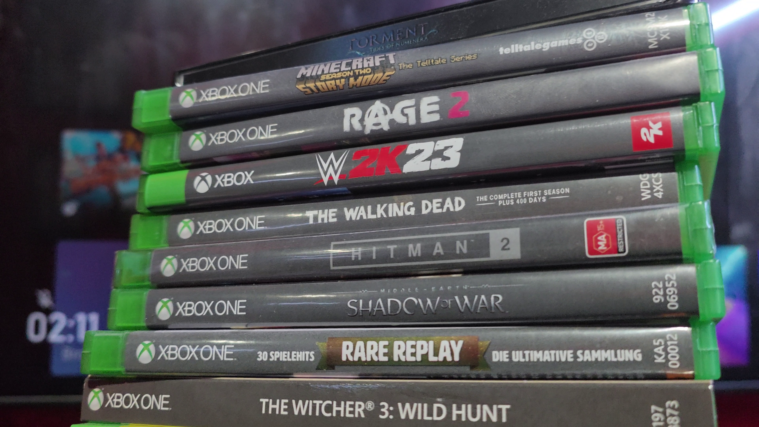 Xbox discs in a pile