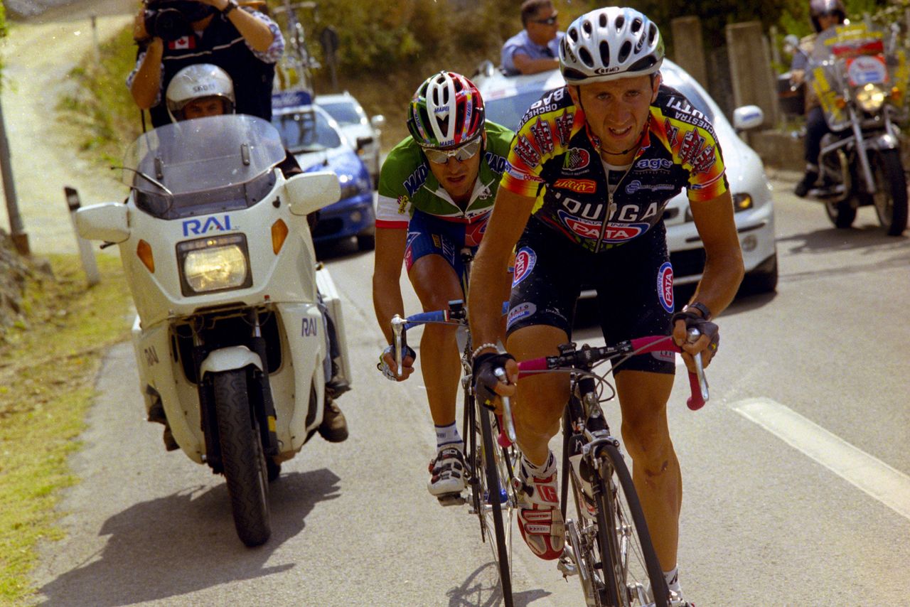 Rebellin jousts with Italian champion Michele Bartoli at the 2000 Coppa Placci.
