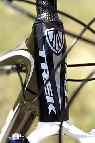 A regular 1 1/8in head tube up front.