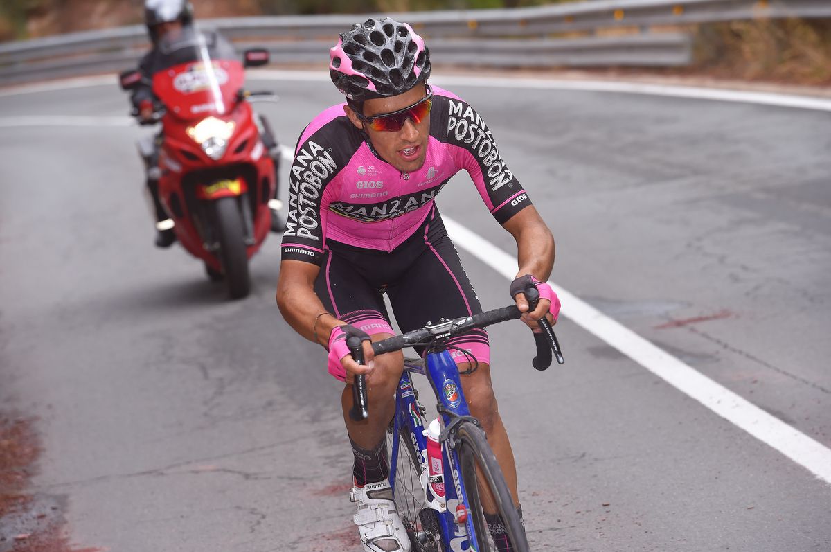 Bernardo Suaza (Manzana Postobon) attacking