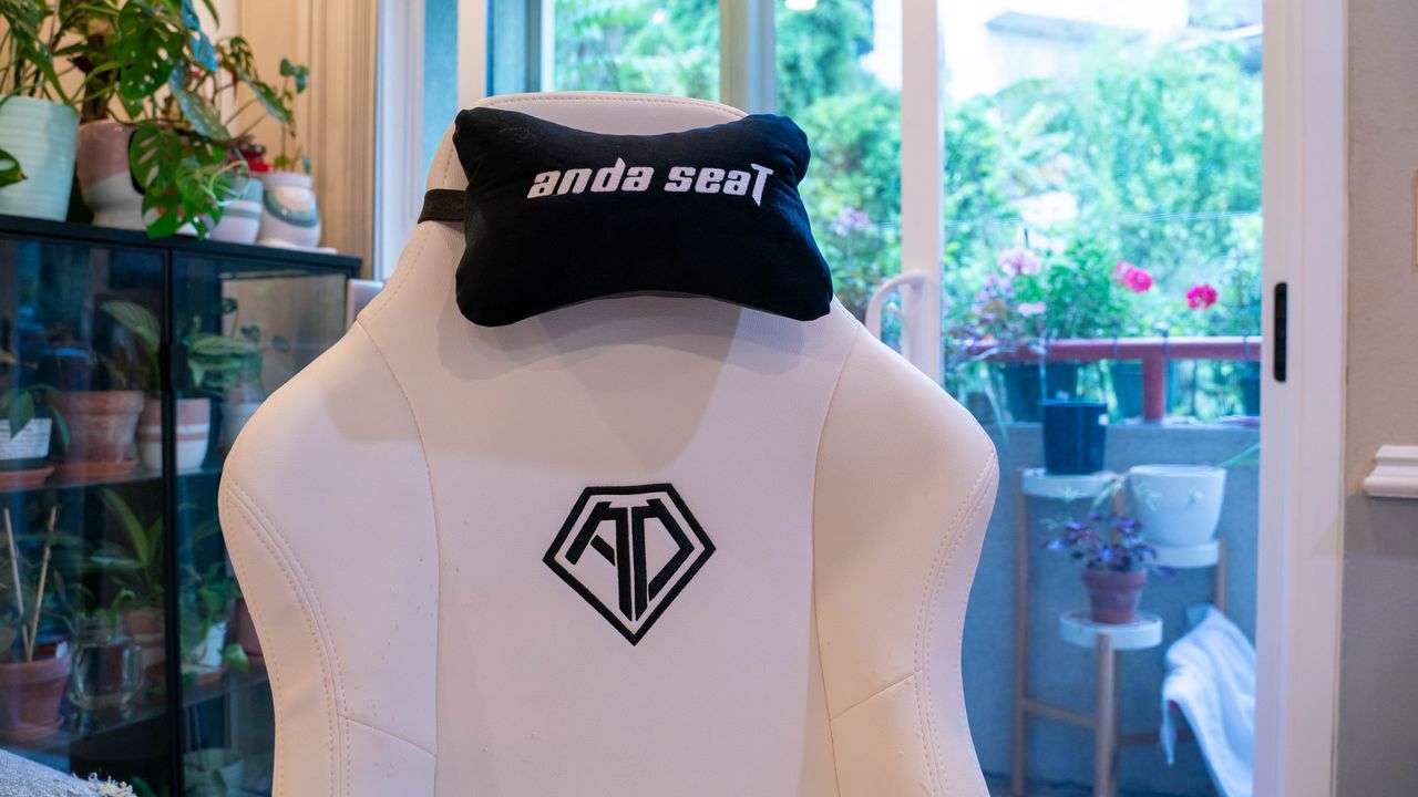 AndaSeat Phantom 3 in my living room