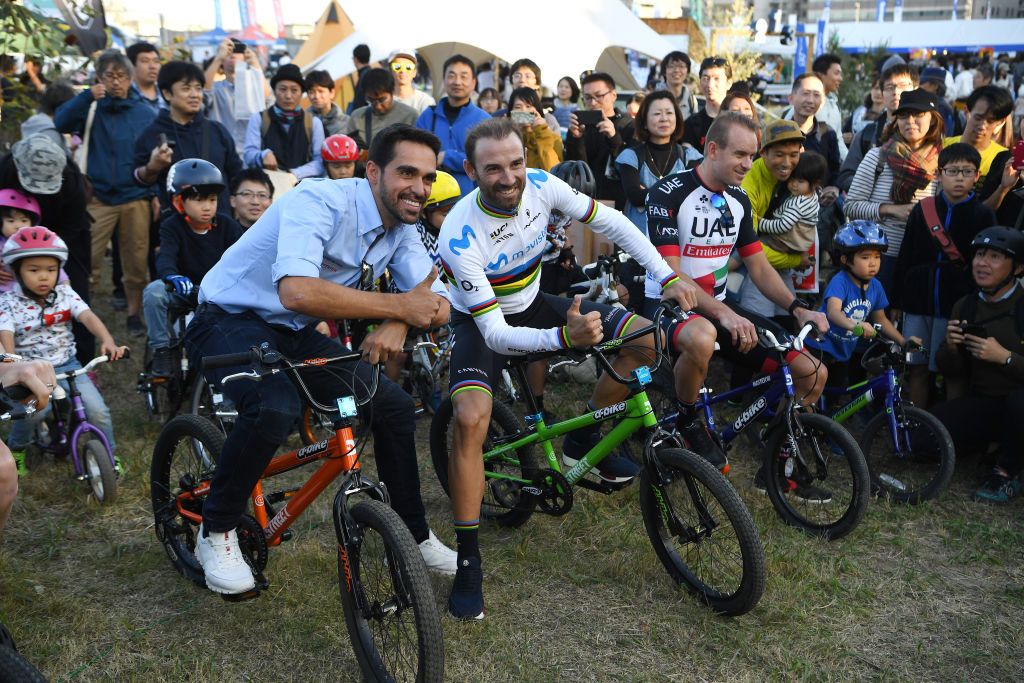 Alberto Contador and Alejandro Valverde pose for a photo