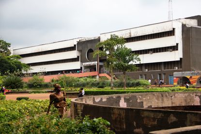 Documentary still picturing the university campus