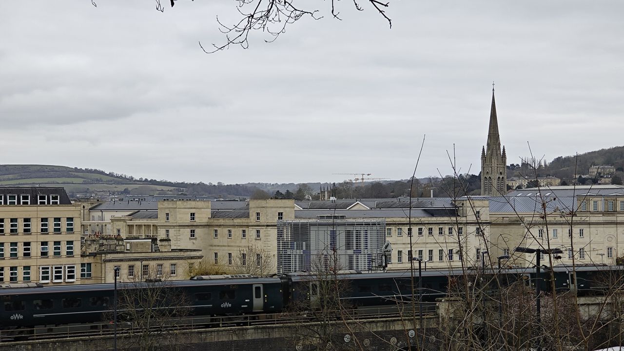 Testing the optical zoom on the Xiaomi 13, shooting a landscape in Bath