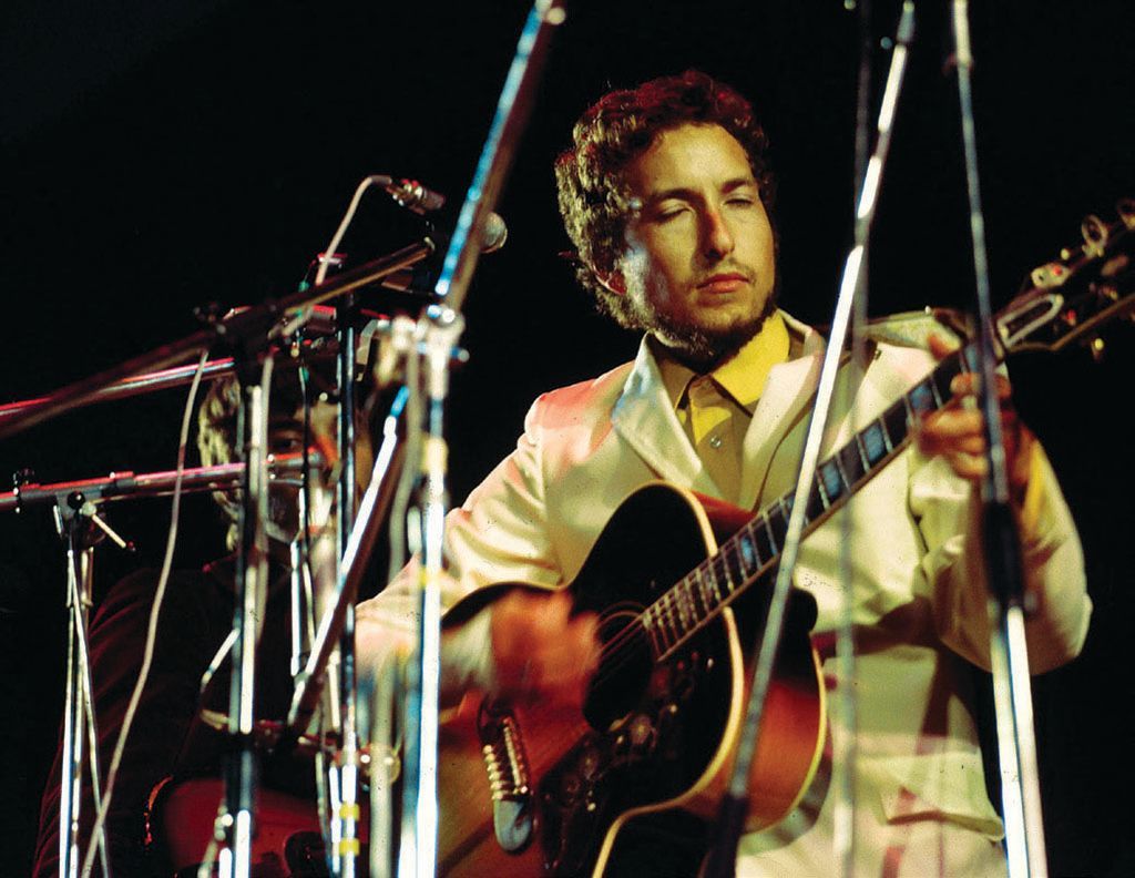 Bob Dylan performs at Isle of Wight on August 31, 1969, using Harrison’s Gibson J-200