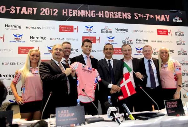 Angelo Zomegnan (GIro race director), Joachim Andersen (Danish organising committee), Lars Krarup (mayor of Herning), Giacomo Catano (CEO of RCS Sports), Jan Trjborg (Mayor of Horsens) and Lars Lundov (CEO, Sport Event Denmark)