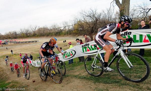 Geoff Kabush (Team Maxxis) riding in fourth place