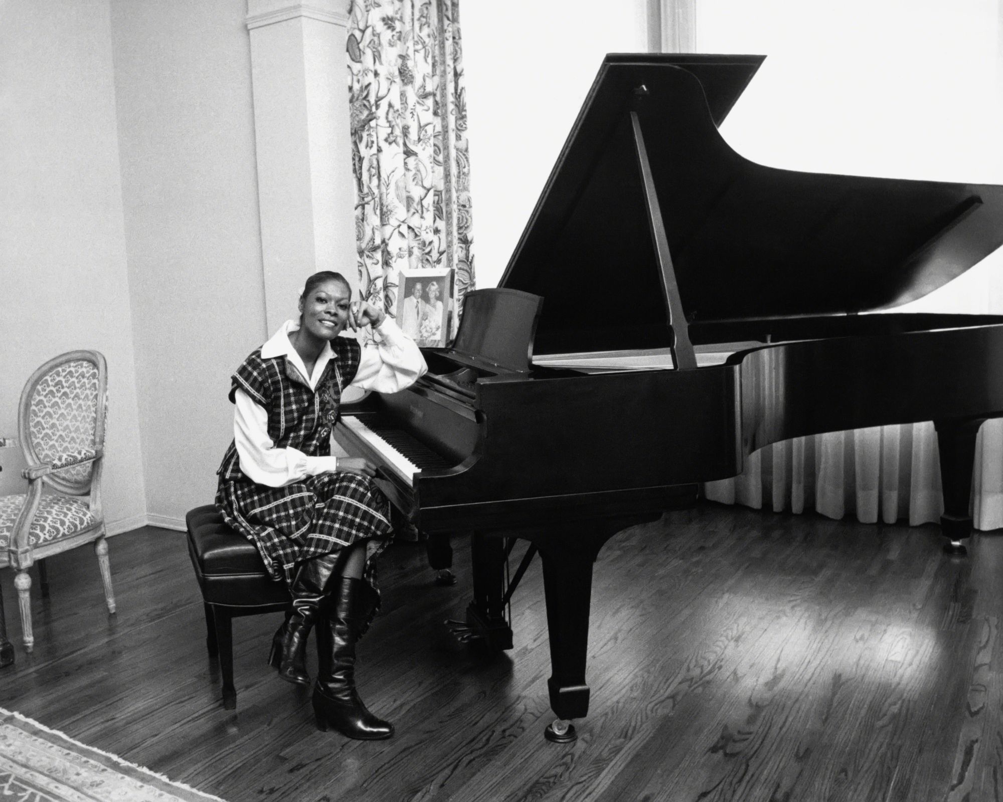 dionne warwick at home in the 80s