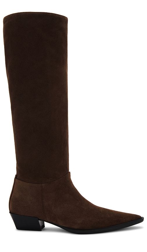 Cassie Boot