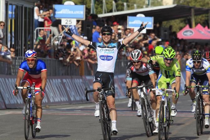 Giro: Mark Cavendish wins in Naples