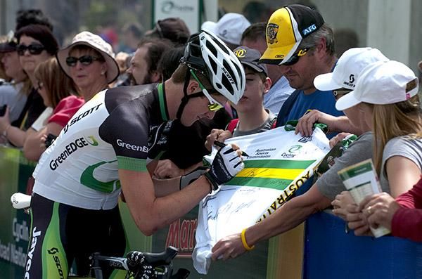 Luke Durbridge signs an Aussie jersey prior to the road race in Buninyong.