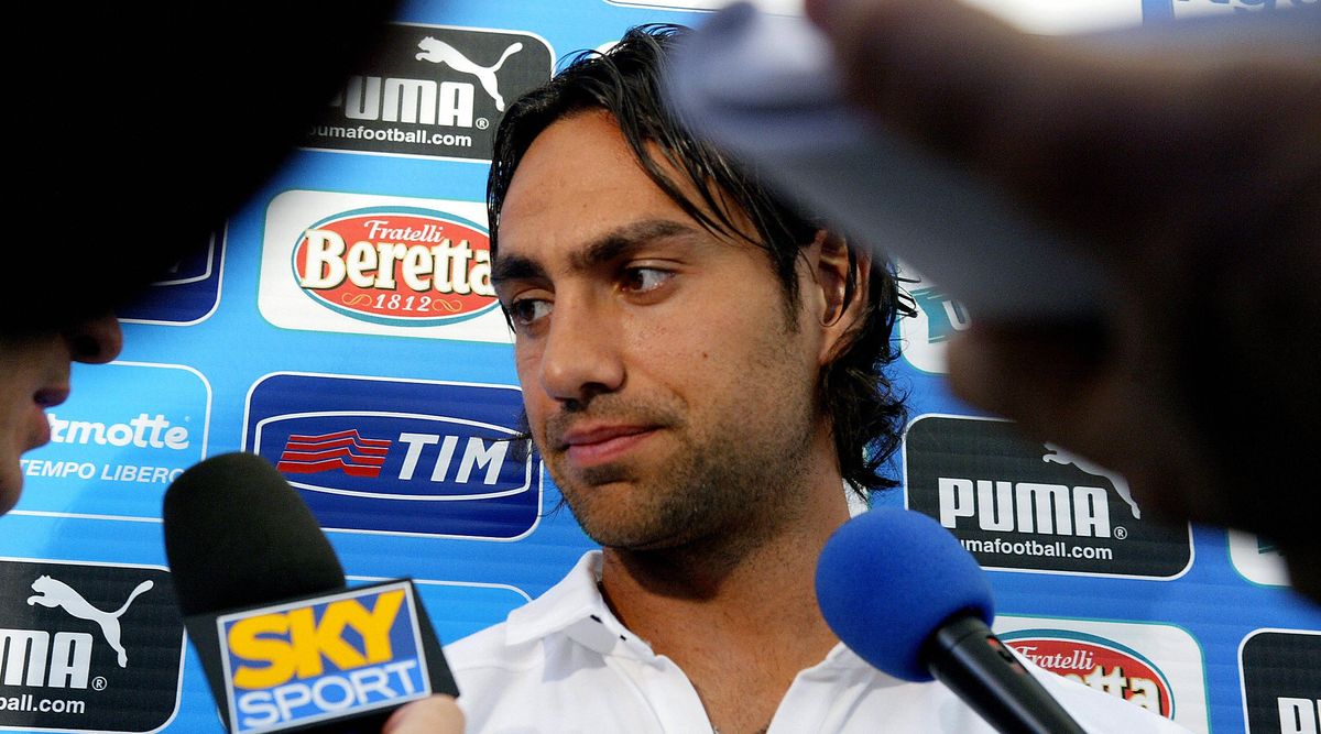 FLORENCE, ITALY: Italy&#039;s player Alessandro Nesta answers journalists&#039; questions at Coverciano training camp near Florence 26 May 2004. The Italian national team is in Coverciano until June 5 and will fly out to Portugal two days later for the summer&#039;s European 2004 football championship. Italy has been drawn to face Sweden, Denmark and Bulgaria in Group C of the tournament. AFP PHOTO/Vincenzo PINTO (Photo credit should read VINCENZO PINTO/AFP via Getty Images)