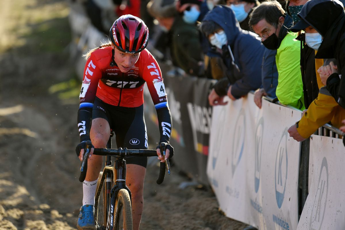 Annemarie Worst wins the Koksijde World Cup.