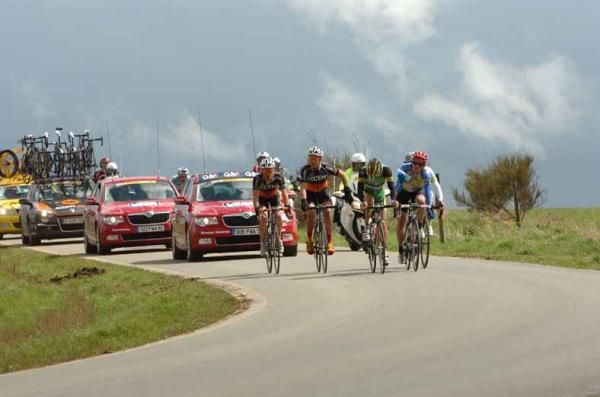 The day's early five-man break.