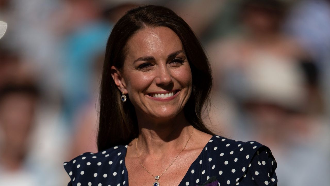 Kate Middleton&#039;s polka-dot silk dress 