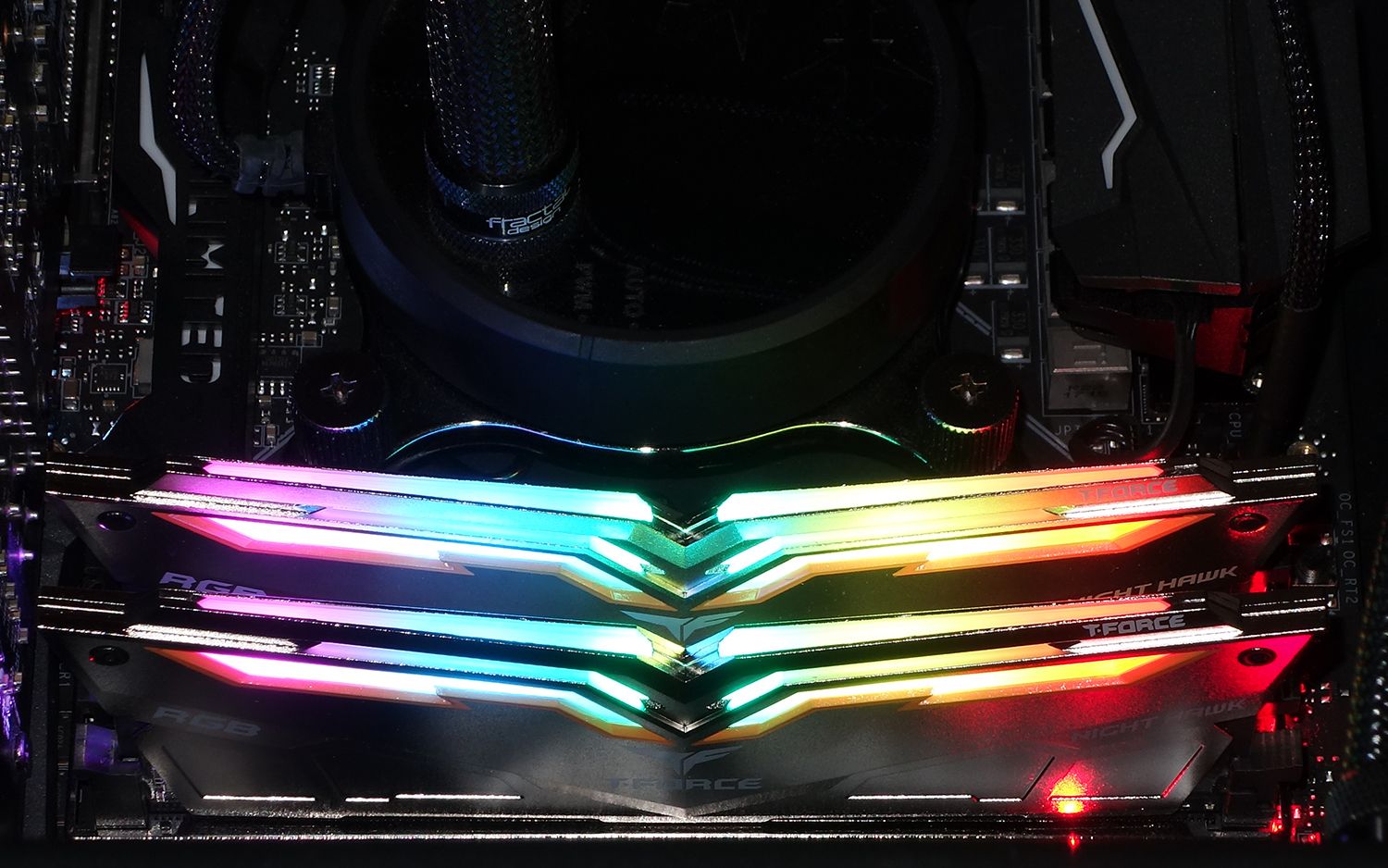 32 GB T-FORCE NIGHT HAWK DDR4 メモリ RGB NIGHT HAWK RGB DDR4 DESKTOP MEMORY Gen1 BLACK 32GB(2x16GB) 4000MHz
